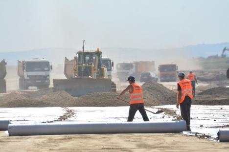 Ministrul Transporturilor în Bihor, pe șantierul autostrăzii Transilvania: „Până la finalul anului vom da în folosință lotul Borș – Biharia” (FOTO / VIDEO)