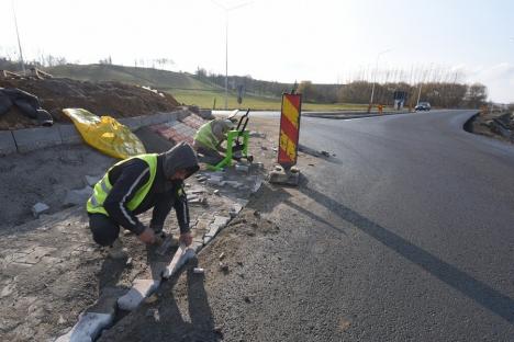 Ministrul Transporturilor a venit în Bihor să vadă (aproape) gata drumurile pe care și-a „rupt” mașina vreme de 7 ani (FOTO / VIDEO)