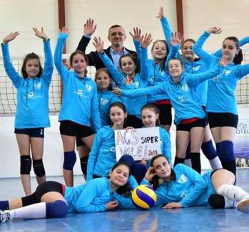 Turneul final al Campionatului Naţional de minivolei feminin se ţine în Oradea şi în Borş