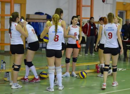 Voleibalistele de la CSU Oradea s-au impus în jocul cu liderul