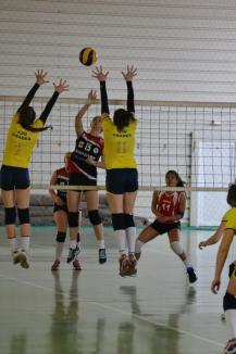 Voleibalistele de  la CSU Oradea s-au calificat la turneul semifinal al campionatului Diviziei A2, Seria de Vest (FOTO)