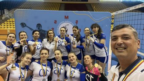 Echipa de volei feminin a Universității din Oradea este din nou vicecampioană naţională universitară (FOTO)