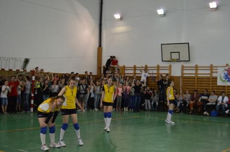 Fetele de la Liceul Onisifor Ghibu au cucerit titlul naţional la volei la Olimpiada Sportului Şcolar