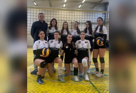 Debut în forţă pentru tinerele sportive de la ACS Super Volei Oradea
