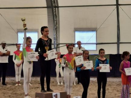 Bravo, fetelor! Șase sportive bihorence au fost premiate la voltija, sportul acrobațiilor pe cai (FOTO / VIDEO)
