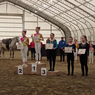 Copile din Oradea, răsplătite cu medalii la campionatul național de gimnastică pe cai (FOTO)