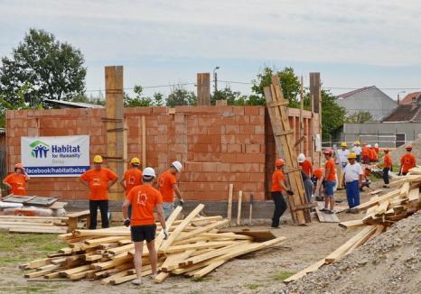 300 de voluntari Celestica vor construi 20 de case în 10 zile