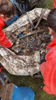 Munţi mai curaţi: Peste 1.000 de saci cu gunoaie, adunaţi din zonele greu accesibile din Padiş (FOTO)