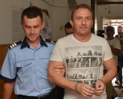Fostul director al Colegiului Andrei Şaguna din Oradea a fost încarcerat. Răzvan Vonea, condamnat la închisoare cu executare!