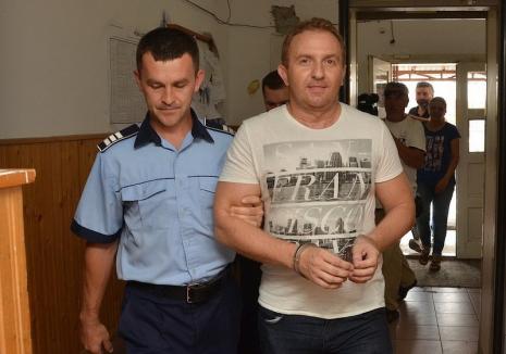 Fostul director al Colegiului Andrei Şaguna, Răzvan Vonea, a scăpat definitiv de pedeapsă.  Procesul se reia la Curtea de Apel Oradea