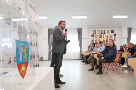 Peste aşteptări: Circa 50 de locuitori din Ioşia s-au întâlnit cu primarul Birta și au votat proiecte de bugetare participativă pentru cartierul lor (FOTO)