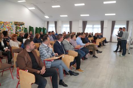 Peste aşteptări: Circa 50 de locuitori din Ioşia s-au întâlnit cu primarul Birta și au votat proiecte de bugetare participativă pentru cartierul lor (FOTO)