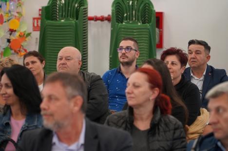 Peste aşteptări: Circa 50 de locuitori din Ioşia s-au întâlnit cu primarul Birta și au votat proiecte de bugetare participativă pentru cartierul lor (FOTO)