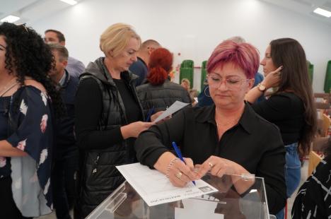 Peste aşteptări: Circa 50 de locuitori din Ioşia s-au întâlnit cu primarul Birta și au votat proiecte de bugetare participativă pentru cartierul lor (FOTO)