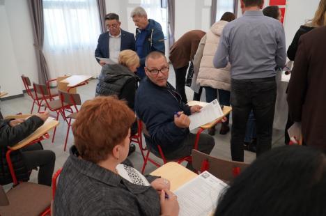 Peste aşteptări: Circa 50 de locuitori din Ioşia s-au întâlnit cu primarul Birta și au votat proiecte de bugetare participativă pentru cartierul lor (FOTO)