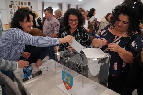 Peste aşteptări: Circa 50 de locuitori din Ioşia s-au întâlnit cu primarul Birta și au votat proiecte de bugetare participativă pentru cartierul lor (FOTO)