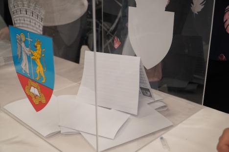 Peste aşteptări: Circa 50 de locuitori din Ioşia s-au întâlnit cu primarul Birta și au votat proiecte de bugetare participativă pentru cartierul lor (FOTO)