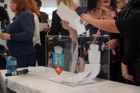 Peste aşteptări: Circa 50 de locuitori din Ioşia s-au întâlnit cu primarul Birta și au votat proiecte de bugetare participativă pentru cartierul lor (FOTO)