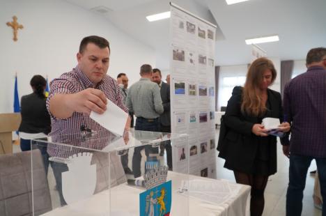 Peste aşteptări: Circa 50 de locuitori din Ioşia s-au întâlnit cu primarul Birta și au votat proiecte de bugetare participativă pentru cartierul lor (FOTO)