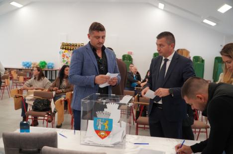 Peste aşteptări: Circa 50 de locuitori din Ioşia s-au întâlnit cu primarul Birta și au votat proiecte de bugetare participativă pentru cartierul lor (FOTO)