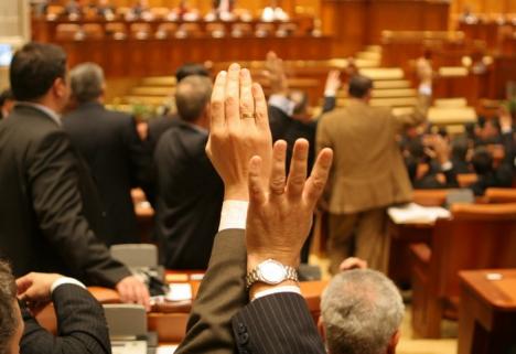 'Specialii': Jumătate dintre parlamentarii bihoreni au votat pentru pensii speciale