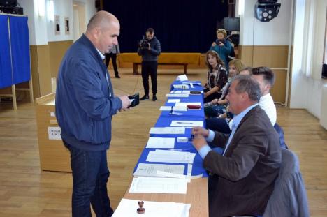 Primarul Ilie Bolojan la referendum: 'Sper ca orădenii şi cei interesaţi să îşi exprime votul' (FOTO)