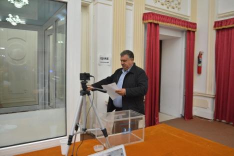 Trei ore şi jumătate! Consiliul Judeţean Bihor a ţinut marţi o şedinţă record după ce liberalii au cerut vot secret la desemnarea de persoane în CA-uri (FOTO)