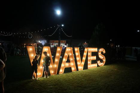 Party 100%: Distracţie şi pe furtună la Waves Festival, în Băile 1 Mai (FOTO/VIDEO)