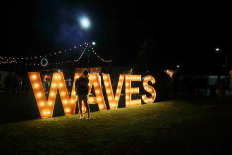 Party 100%: Distracţie şi pe furtună la Waves Festival, în Băile 1 Mai (FOTO/VIDEO)