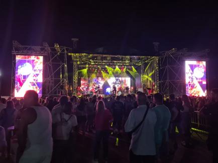 Party 100%: Distracţie şi pe furtună la Waves Festival, în Băile 1 Mai (FOTO/VIDEO)