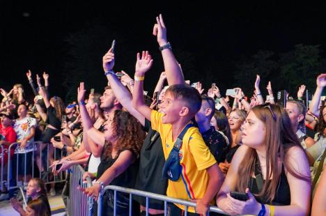 Mii de fani au cântat cu B.U.G. Mafia în ultima zi de Waves Festival (FOTO/VIDEO)