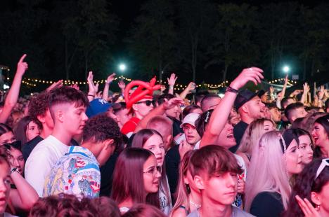 Mii de fani au cântat cu B.U.G. Mafia în ultima zi de Waves Festival (FOTO/VIDEO)