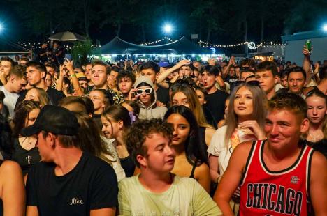 Mii de fani au cântat cu B.U.G. Mafia în ultima zi de Waves Festival (FOTO/VIDEO)