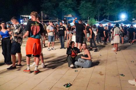 Mii de fani au cântat cu B.U.G. Mafia în ultima zi de Waves Festival (FOTO/VIDEO)