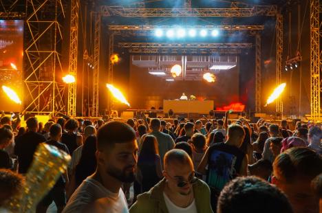 Waves Festival a început în forță, cu mii de fani dansând pe muzica DJ-ului Tujamo (FOTO/VIDEO)