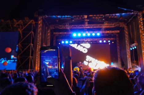 Waves Festival a început în forță, cu mii de fani dansând pe muzica DJ-ului Tujamo (FOTO/VIDEO)