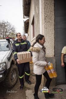 Ajutor „off road': Voluntarii clubului West Alpine Off Road au dus cadouri în patru cătune izolate din Bihor (FOTO)