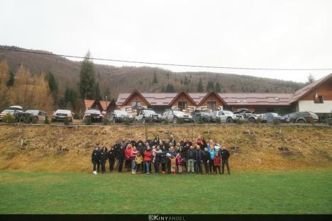 Aventurieri cu suflet mare: 40 de familii au primit alimente şi produse de igienă de la Asociaţia West Alpine Off Road (FOTO)