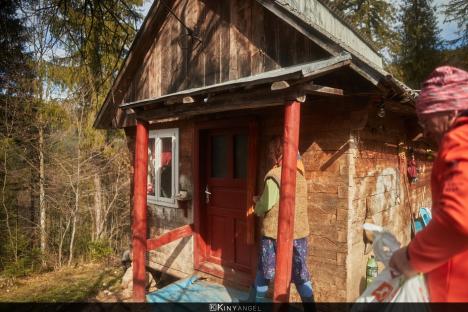Aventurieri cu suflet mare: 40 de familii au primit alimente şi produse de igienă de la Asociaţia West Alpine Off Road (FOTO)