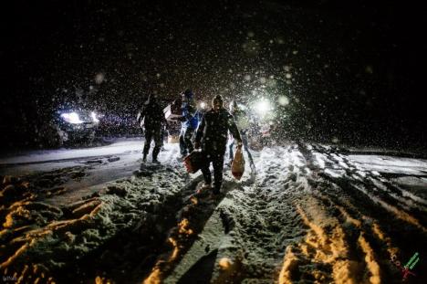 Peste 120 de oameni care trăiesc în sate izolate din Bihor, cadorisiţi de aventurierii clubului West Alpine Off Road (FOTO)