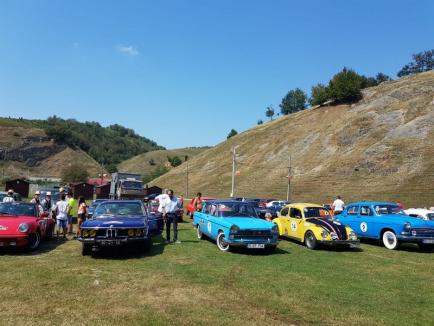 Pagubă de 10.000 euro! Hoţii au furat instalaţia de cronometrare a Raliului Carpaţi Retro, desfăşurat în premieră în Bihor (FOTO)