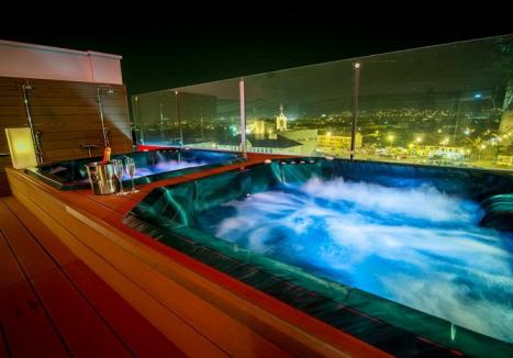 Hotelul Ramada deschide primul Wine Spa din ţară, cu o terasă şi jacuzzi la înălţime (FOTO)
