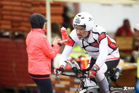 Sportivi din 14 țări își testează limitele la Oradea în competiția de triatlon AROBS X-Man România 2024 (FOTO)