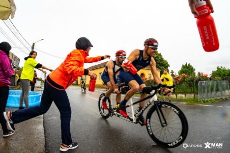 Sportivi din 14 țări își testează limitele la Oradea în competiția de triatlon AROBS X-Man România 2024 (FOTO)