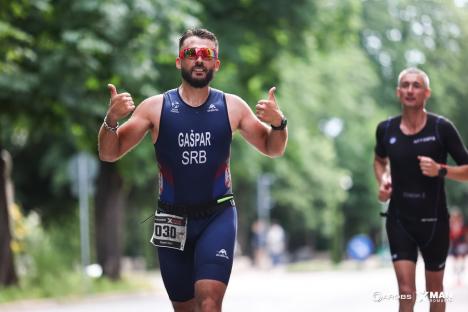 Sportivi din 14 țări își testează limitele la Oradea în competiția de triatlon AROBS X-Man România 2024 (FOTO)