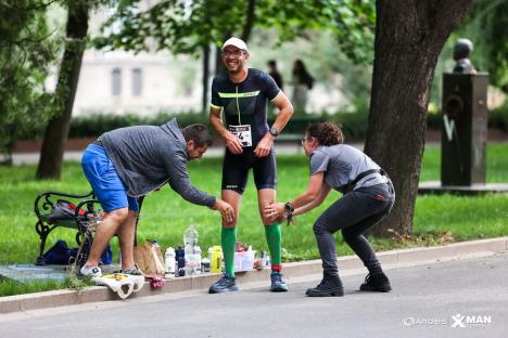 Sportivi din 14 țări își testează limitele la Oradea în competiția de triatlon AROBS X-Man România 2024 (FOTO)