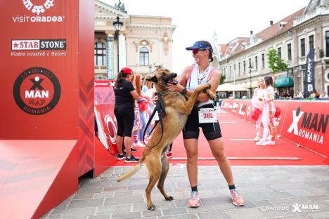 Sportivi din 14 țări își testează limitele la Oradea în competiția de triatlon AROBS X-Man România 2024 (FOTO)