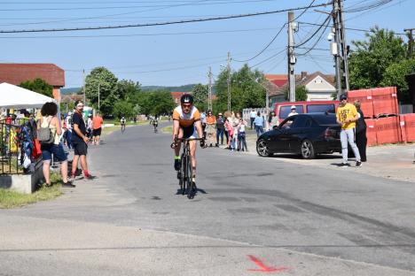 Se caută oamenii de fier! Campionatul naţional de triatlon a revenit în Bihor (FOTO / VIDEO)