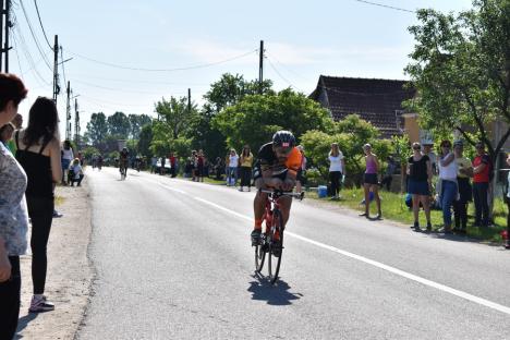 Se caută oamenii de fier! Campionatul naţional de triatlon a revenit în Bihor (FOTO / VIDEO)