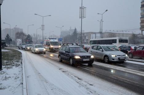Oradea sub zăpadă: Vezi cum arată Piaţa Unirii 'îmbrăcată' în alb! (FOTO)
